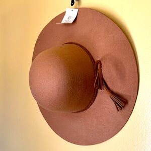 Fadivo New York Wool woman hat very stylish color beige one size